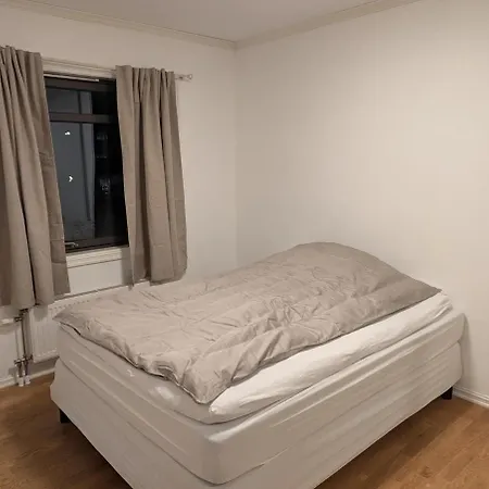 Lys Og Romslig 3-roms Innglasset Balkong Apartment *